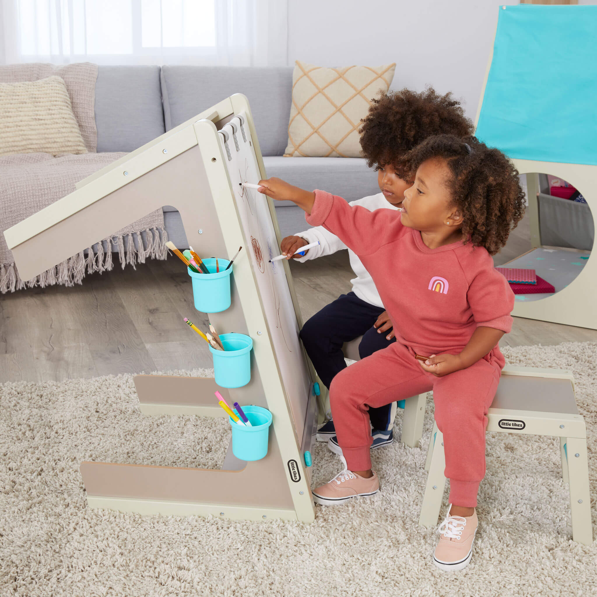 Little Tikes 2-in-1 Easel and Art Table - Image 4